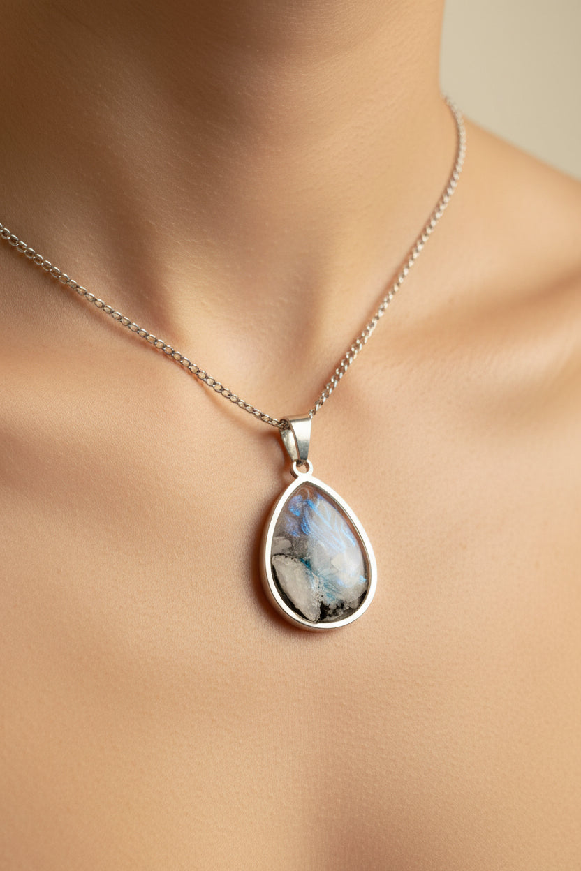 Lunar Veil

Moonstone & Raw Crystal Energy Pendant
By Energy Art by Mazy